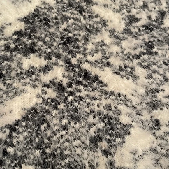 Venus puff sleeve sweater ivory and black size small - Picture 3 of 7